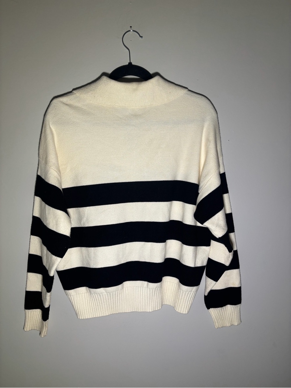 Cyrus Black & White Striped Quarter Zip Sweater Size Small - Picture 3 of 3